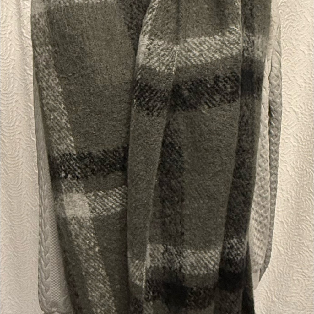 NWOT STEVE MADDEN Winter Scarf Extra Wide Grays Super Soft Warm 16" X 76”